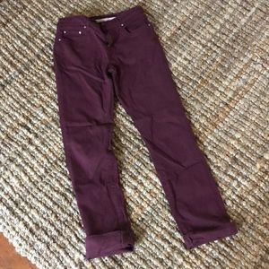 LEVI’S Size 26 wine colored denim jeans
